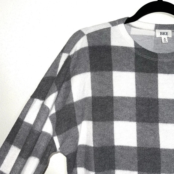 BKE Buckle Gray & White Buffalo Plaid Print Sherpa Pullover Top Medium Women’s - Picture 3 of 10